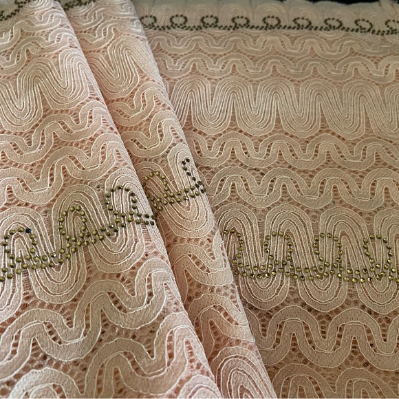 Pink lace scarf with diamond decals - Picture 2 of 5